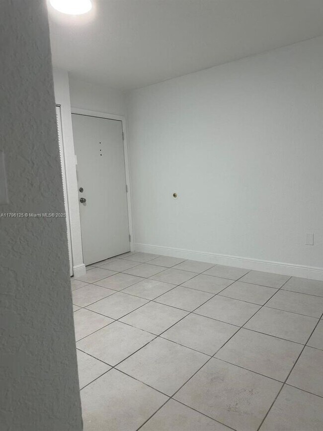 Building Photo - 8870 Fontainebleau Blvd