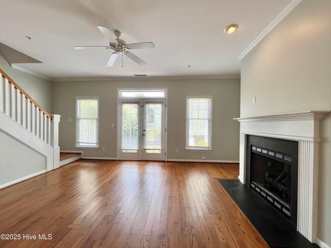 Building Photo - 910 Highgrove Dr