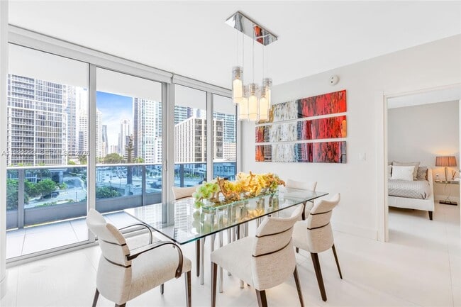 Building Photo - 200 Biscayne Blvd Way