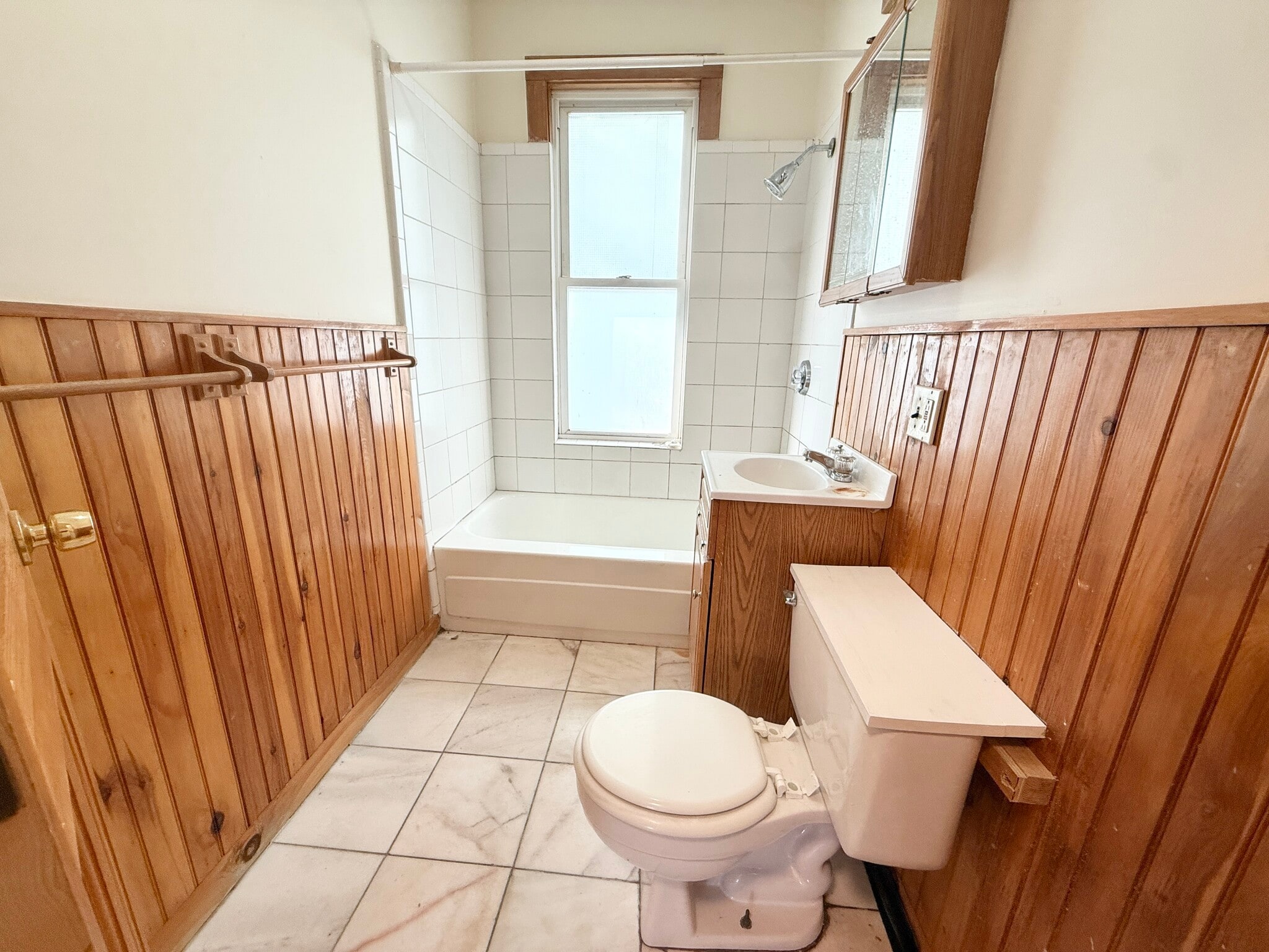 Building Photo - 144 Hillside St