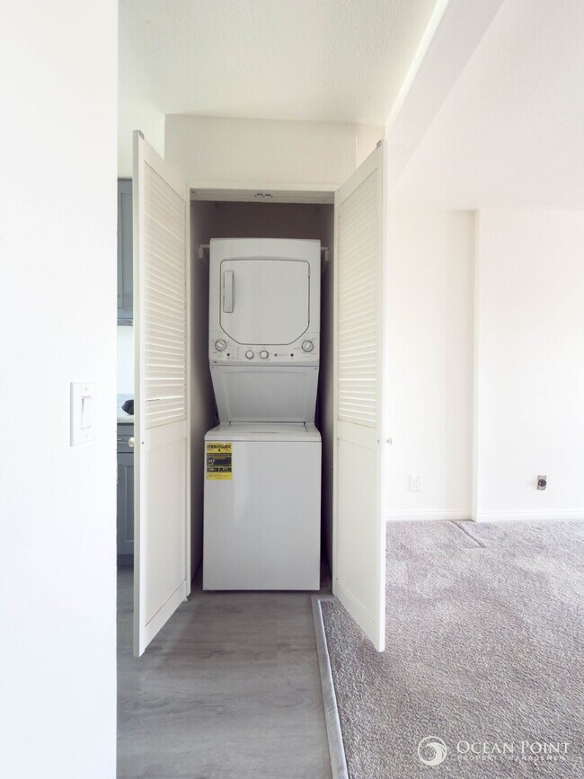 Building Photo - Charming 2 Bedroom Anacapa Condo just steps from the beach in Port Hueneme!