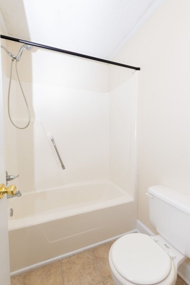 Building Photo - $300 off the first month's rent on a 12 month approved lease