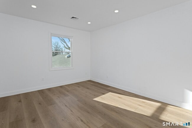 Building Photo - 70 Archer Ln