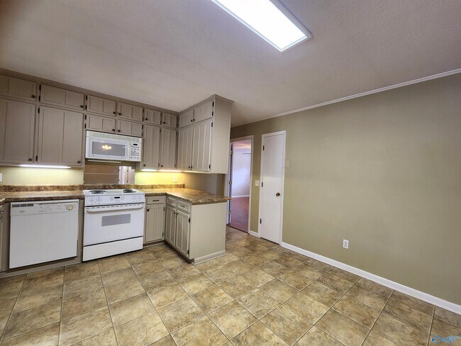 Building Photo - 6107 Trailwood Dr