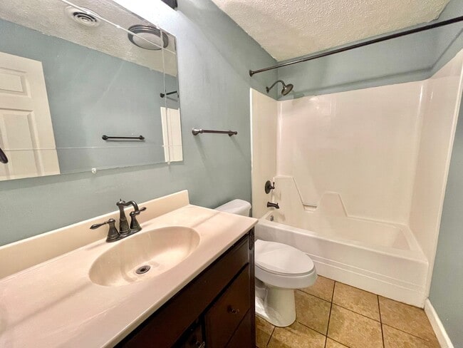 Building Photo - 3 Bedroom home for rent in a Great Neighbo...