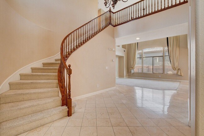 Building Photo - Spacious 5-Bedroom, 2 Story Pool Home in G...