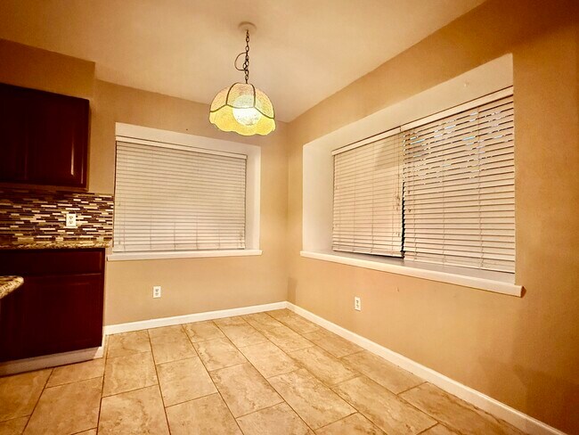 Building Photo - 9610 Crail Dr