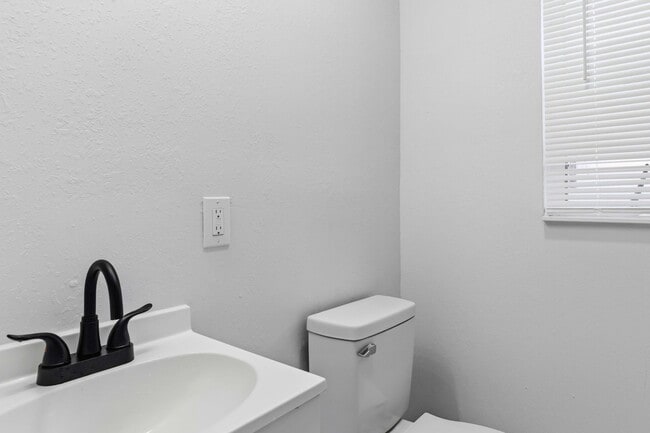 Building Photo - Beautifully Renovated 3/1 Home with Modern Finishes