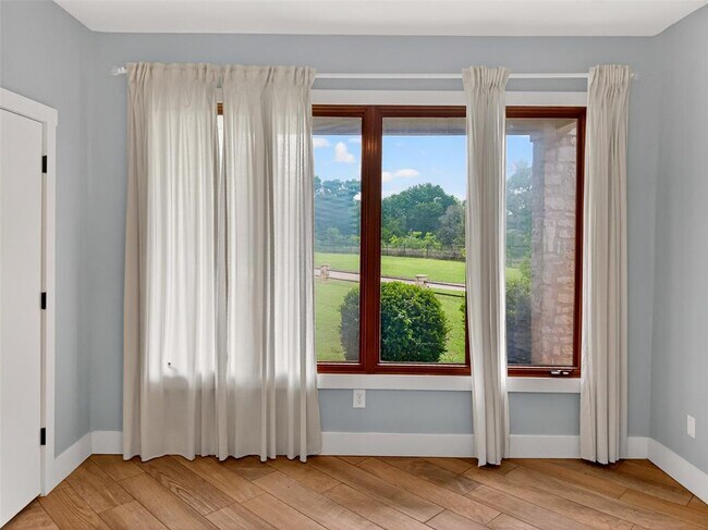 Building Photo - 6106 FM Rnch