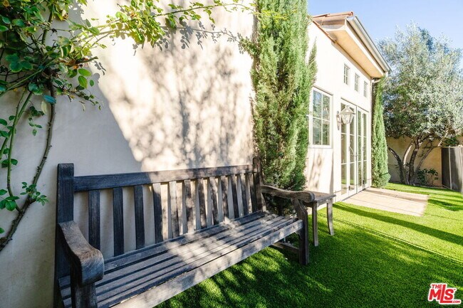 Building Photo - 2640 Clyde Ave