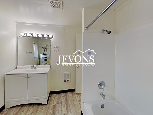 Building Photo - 20 S Fair Ave