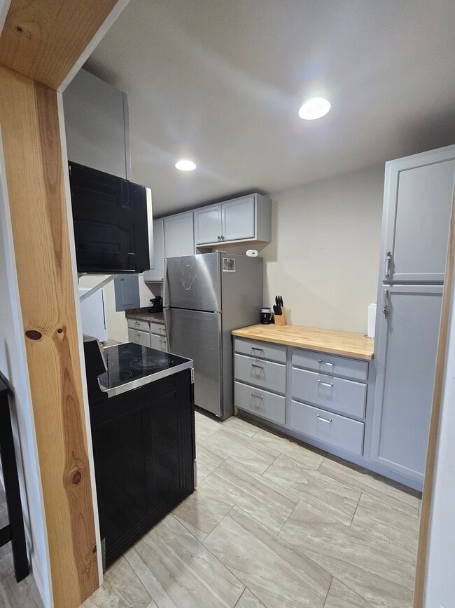 Building Photo - 6308 Lake Pointe Wy