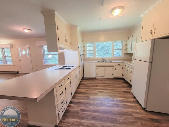 Building Photo - Spacious House Located off the 105 Bypass