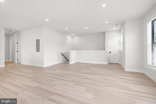 Building Photo - 13 Arbutus Ave