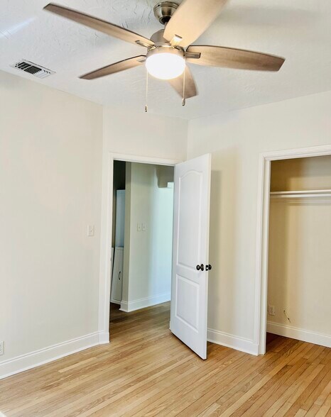 Guest bedroom 2 - 6446 Dartmouth Ave N