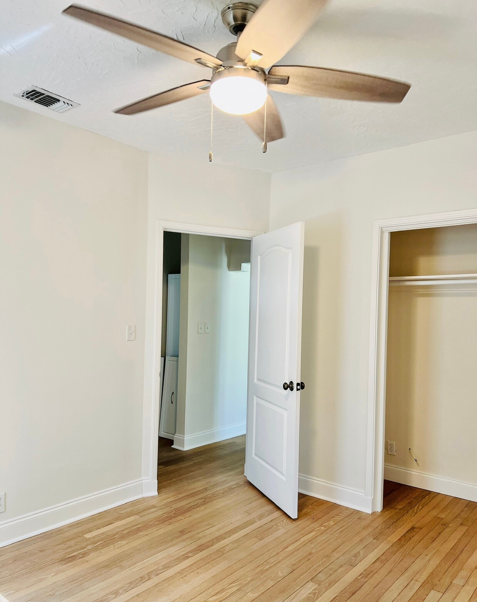 Guest bedroom 2 - 6446 Dartmouth Ave N