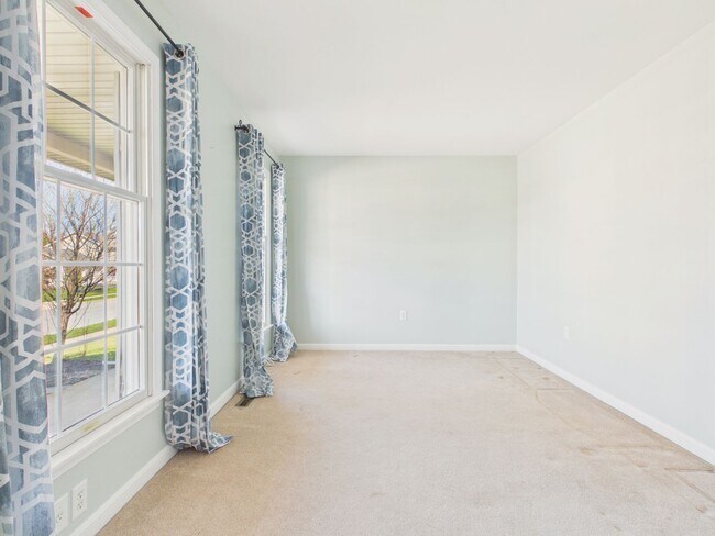 Building Photo - Gorgeous 3 Bedroom Single Family