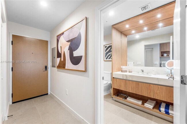 Building Photo - 11 NE 6th St