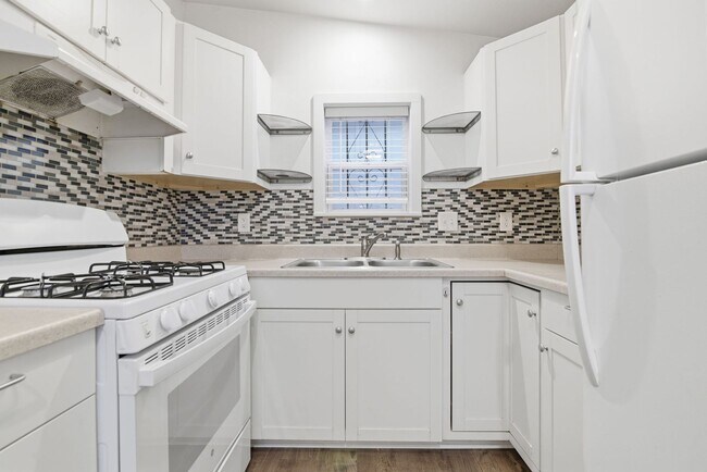 Building Photo - Cozy 1-Bedroom Home
