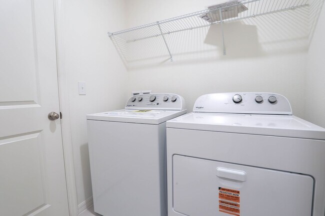 Building Photo - 2950 Lavanda Dr