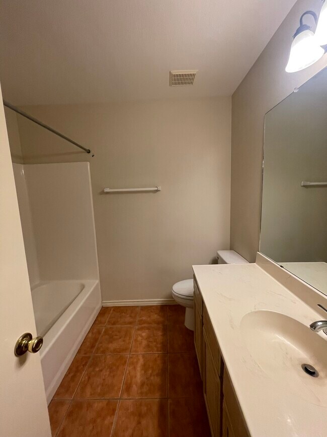 Building Photo - 15413 Palmira Ave
