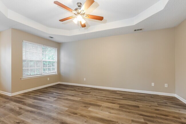 Building Photo - 916 Summit Park Trail