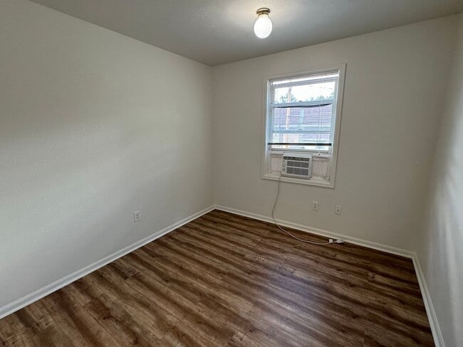 Building Photo - Goss Street Duplex