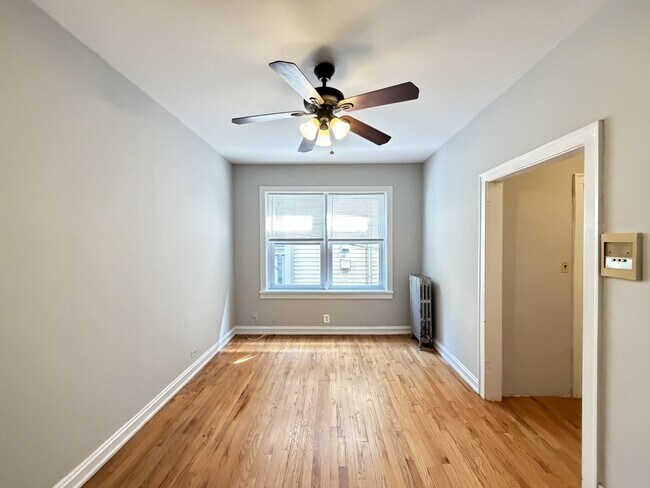 Building Photo - 2827 N Burling St
