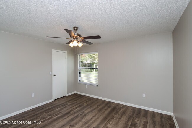 Building Photo - 1228 Sleepy Hollow Ln