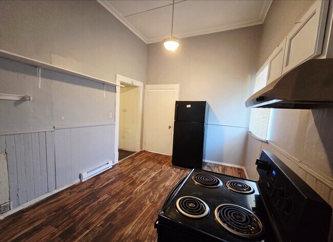 Building Photo - 930 Summit Ave