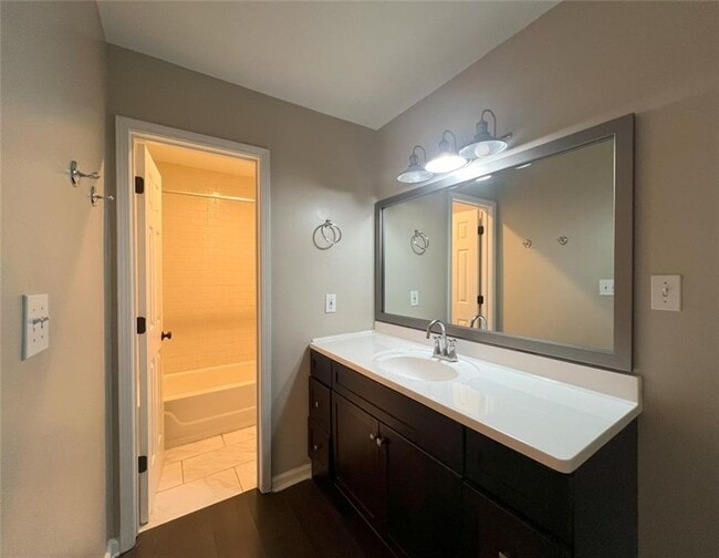 Building Photo - 3312 Pine Heights Dr NE