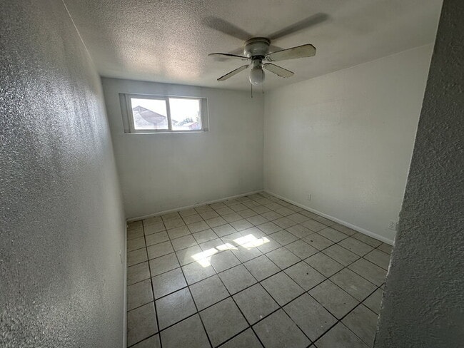 Building Photo - 523 W 12th St