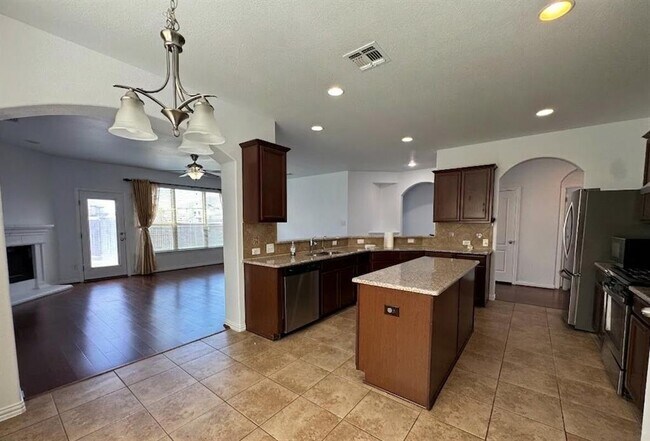 Building Photo - 123 Honey Grove