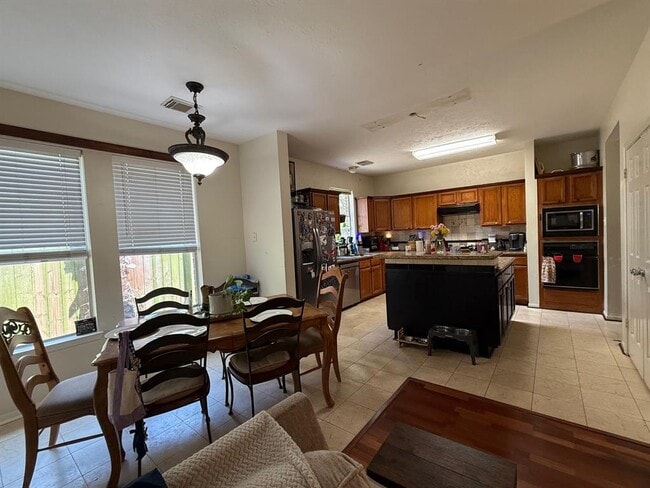 Building Photo - 3619 Hanover Cir