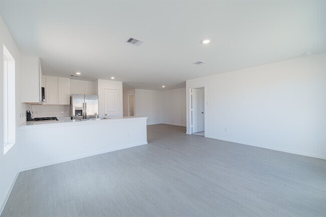 Building Photo - 26718 Willow Ln