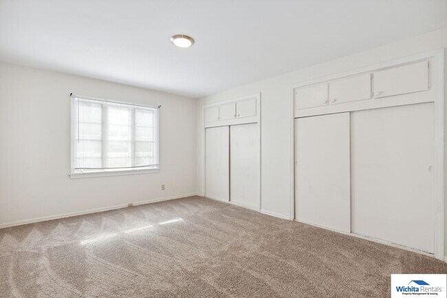 Building Photo - Mid Century Modern Ranch in Eastbourough