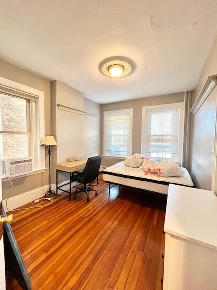 Building Photo - 96 Calumet St