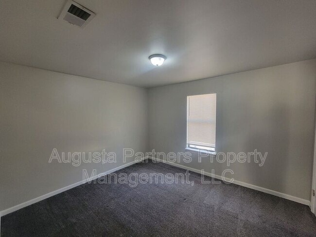 Building Photo - 152 Chalet North CT