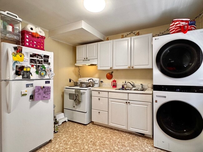 Building Photo - 800 Castalia St