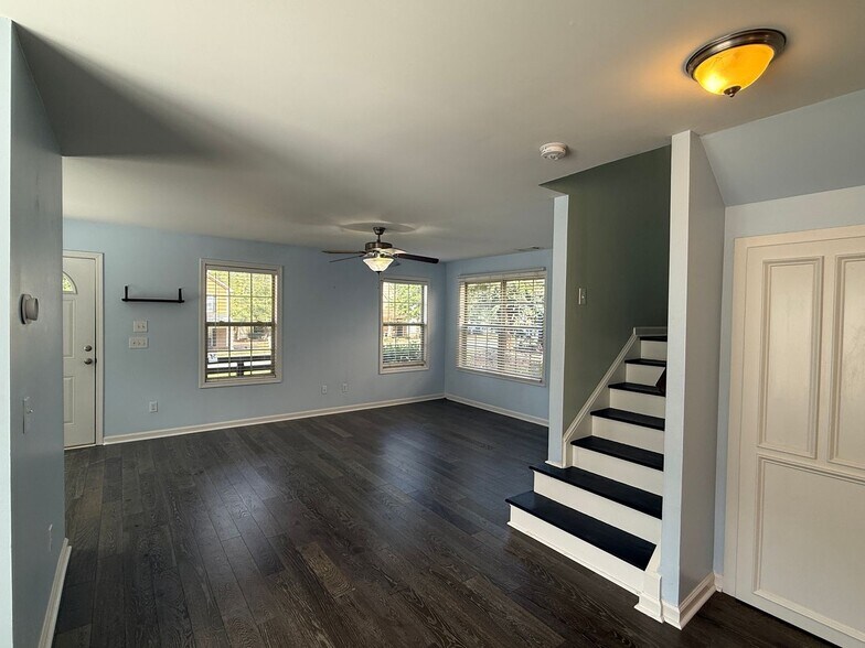 Building Photo - Cute 2 Story Home in Lundy Chase