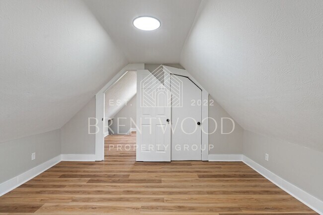 Building Photo - Charming 3-Bed Home In Indy!