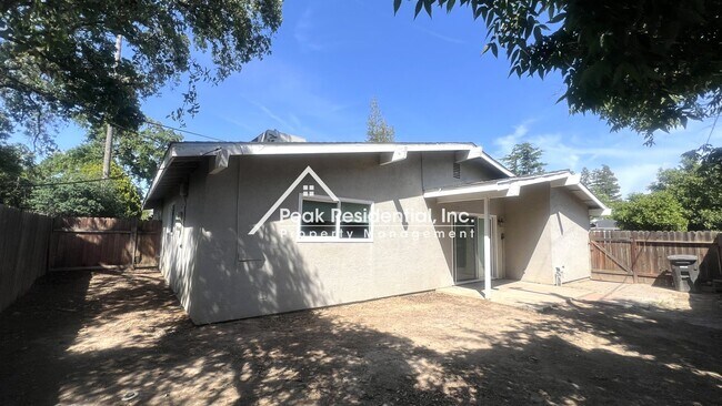 Building Photo - Charming 2 bd/1 ba Citrus Heights Duplex!