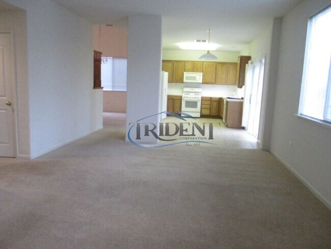 Building Photo - 4 bedroom, 3 bath house with approx. 2,183 sq. ft.