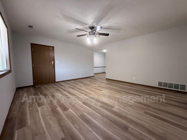 Building Photo - 535 Oak St