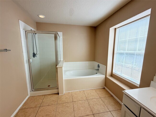 Building Photo - 15423 Fir Woods Ln