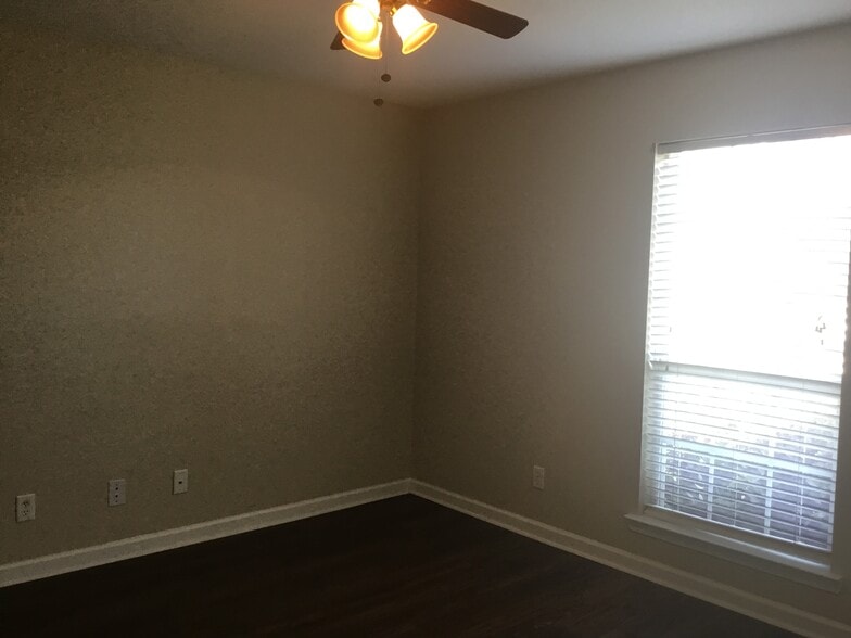 Building Photo - 55 Carlisle Ln