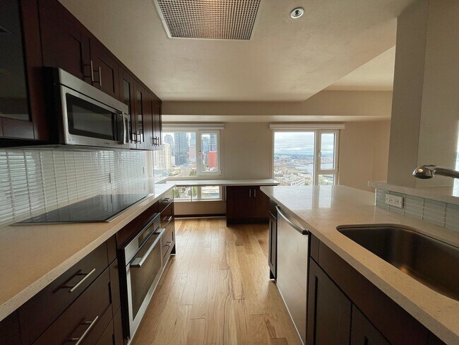 Building Photo - Beautiful Home In Arbor Place Tower