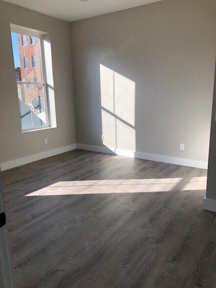 Second Floor Unit - 906 Saratoga St