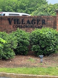 Building Photo - 2601 Hillsboro Pike