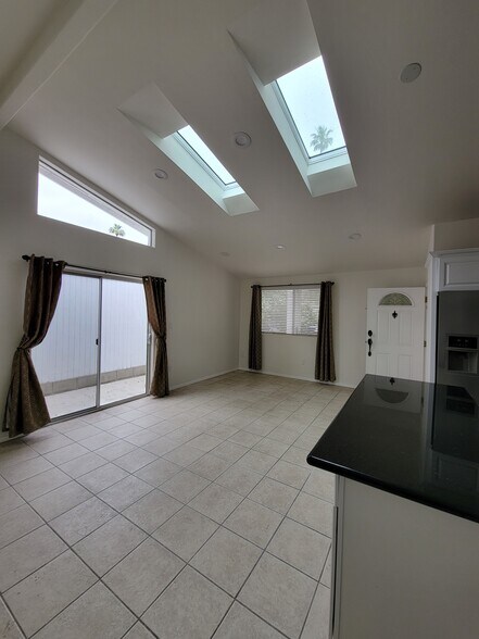 Building Photo - 5011 Lockhaven Ave